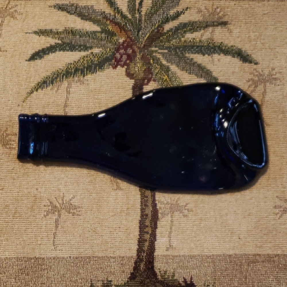 Spoon rest made from melted bottle